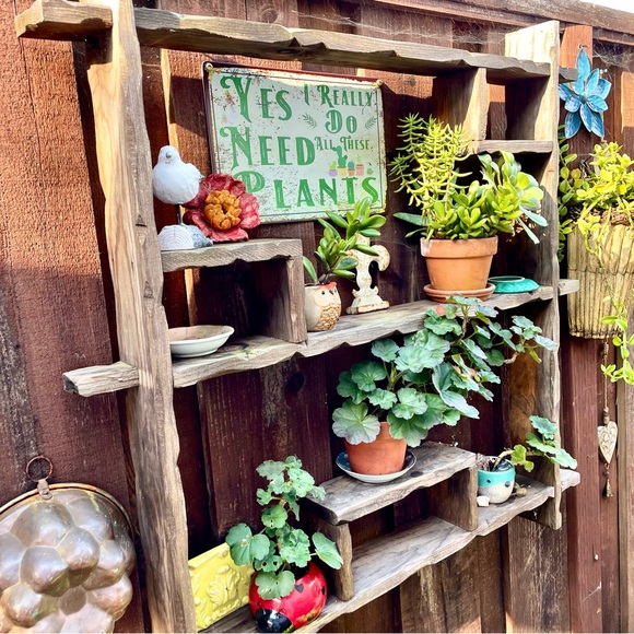 Hi! My name is Renée, welcome to my Closet on Poshmark🩷 - Picture 4 of 10